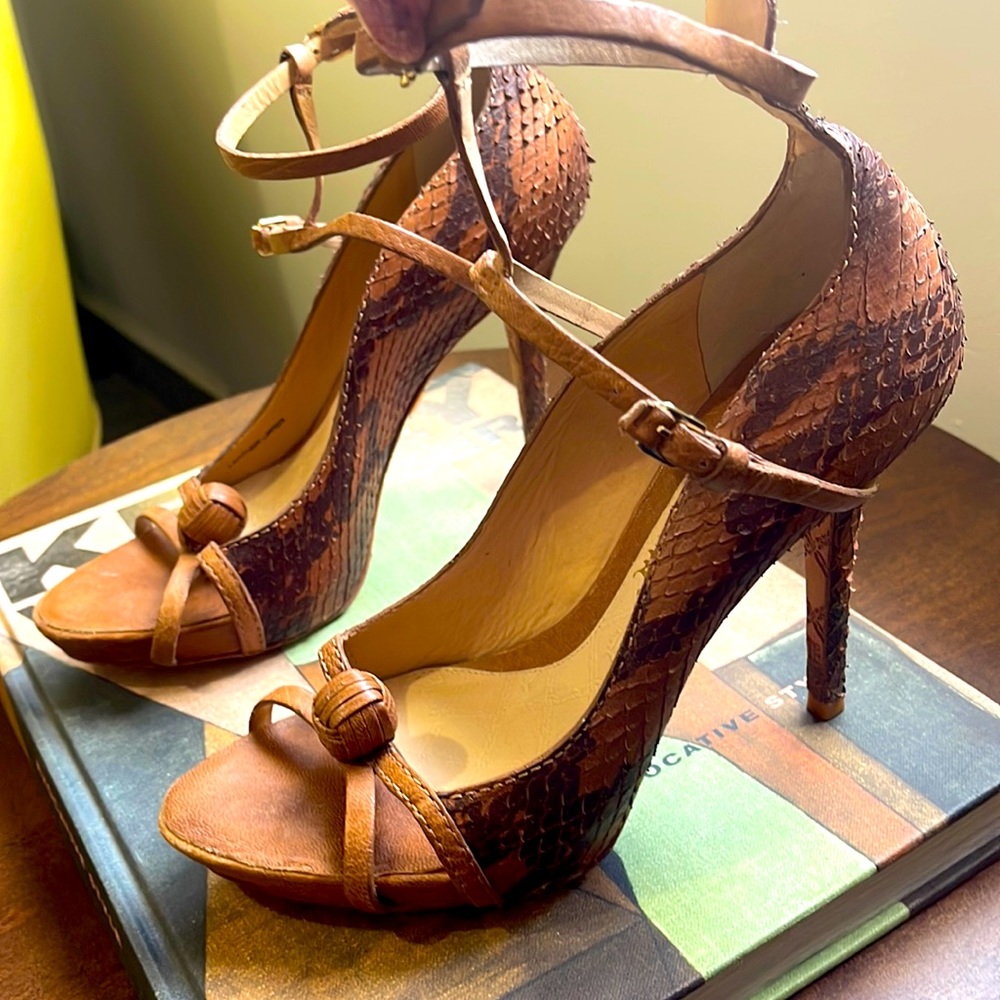 L.A.M.B DOUBLE BRACLET HIGH HEEL